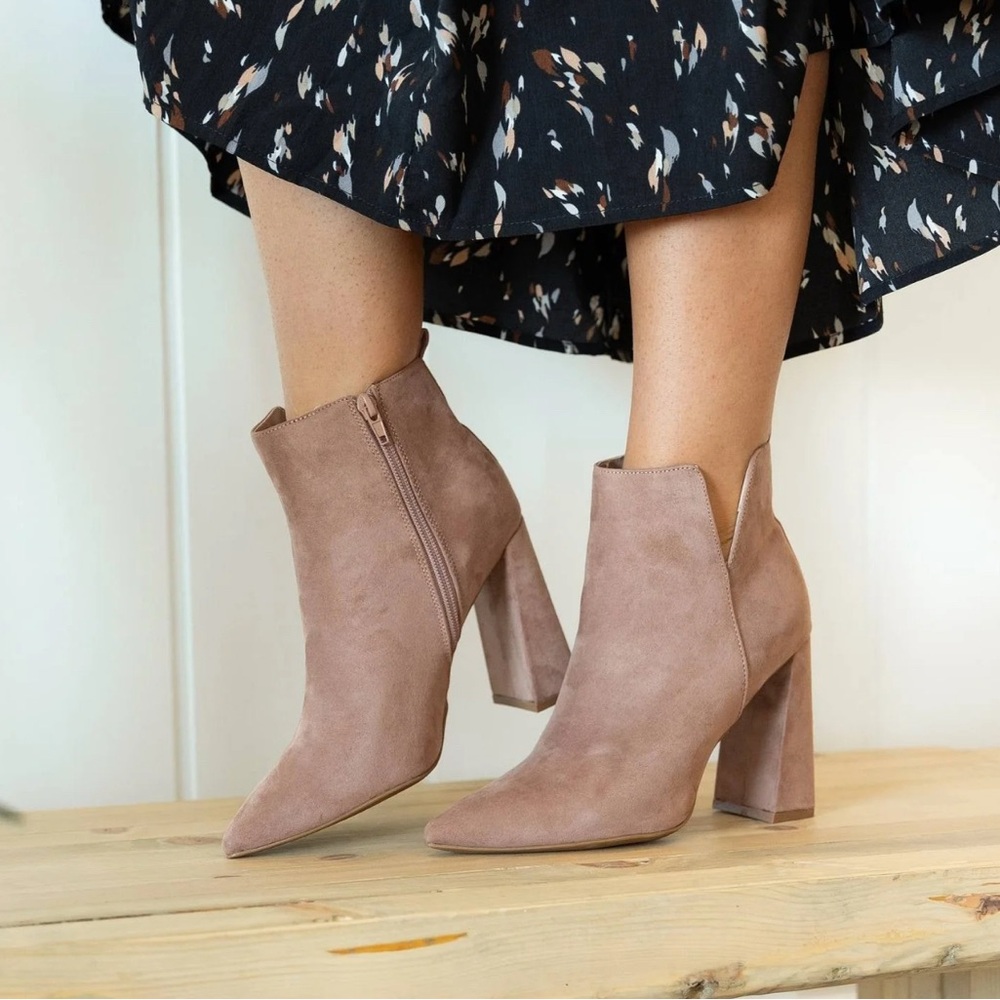 🎓NWT Qupid Taupe Suede Ankle Booties